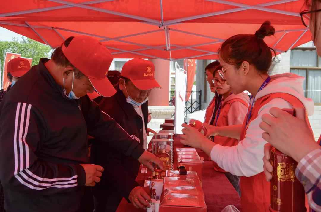 临漳第四届旅游周，永不分梨热情迎接八方游客到厂参观